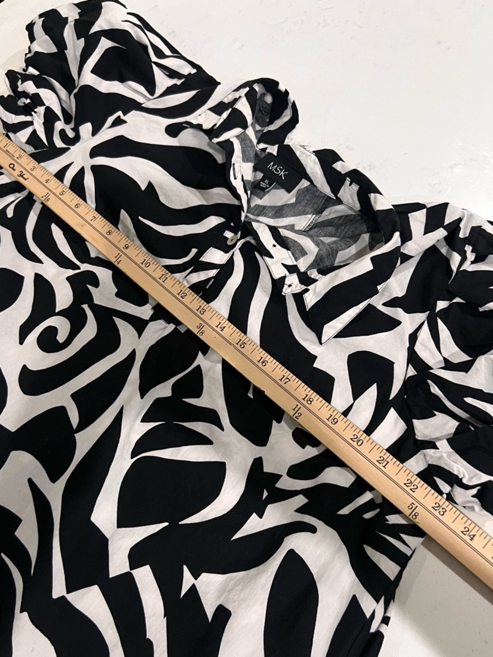 MSK Black & White Abstract Buttoned dress - Picture 11 of 13